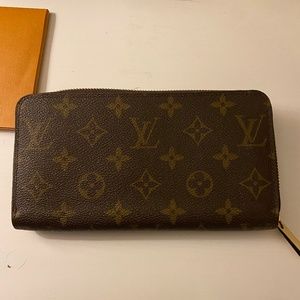 Louis Vuitton Monogram Zippy Wallet